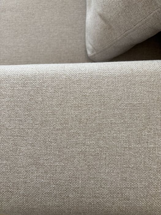 Sofá em tecido bege