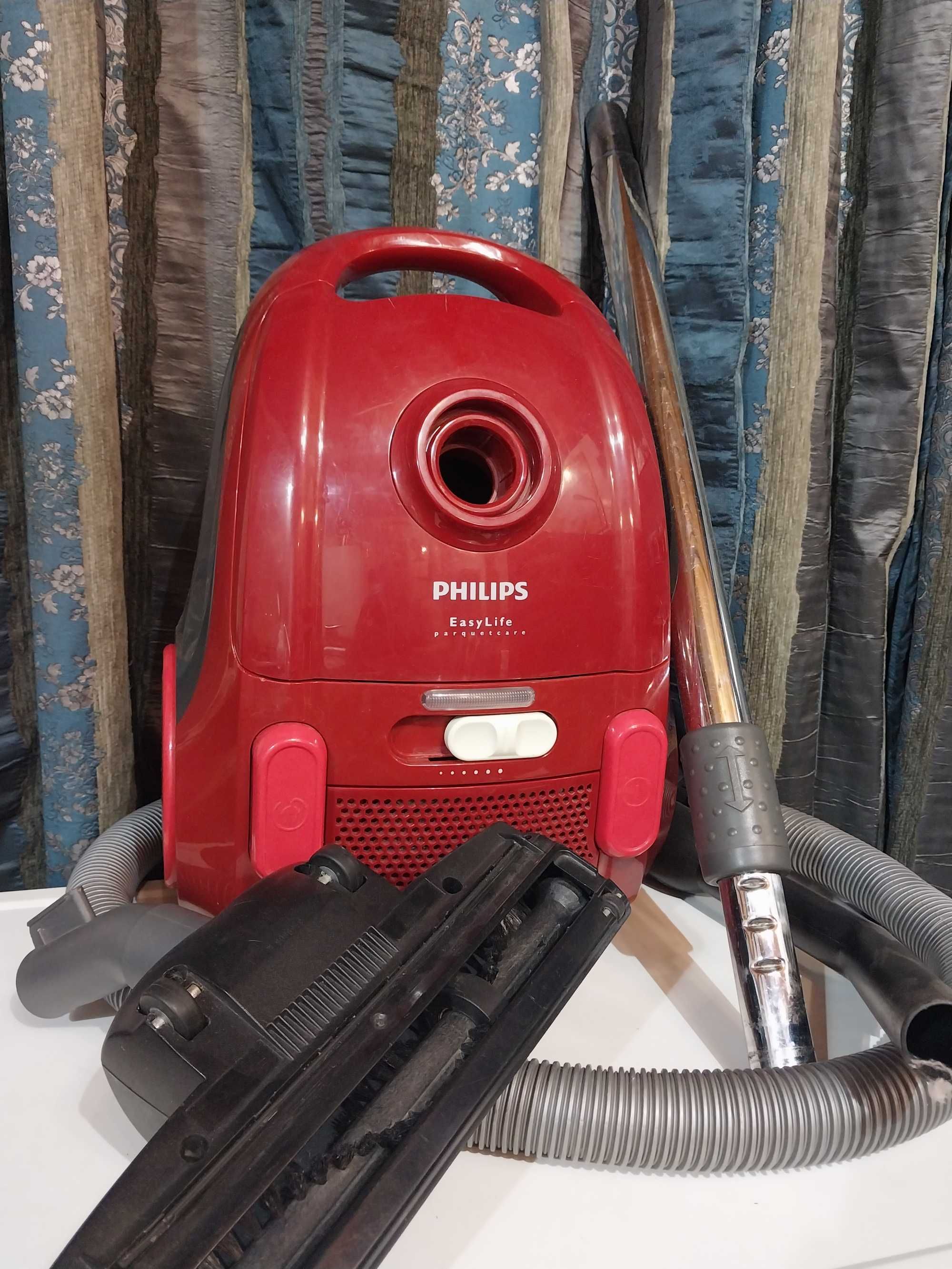 Пылесос PHILIPS 2000W с мешком .: 2 300 грн. - Пилососи Дніпро на Olx