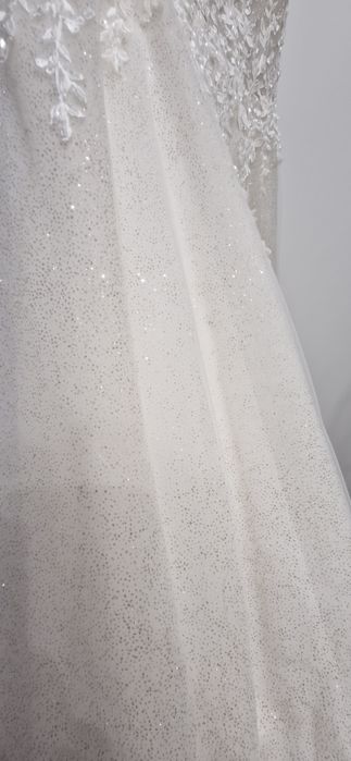 Suknia ślubna z brokatem