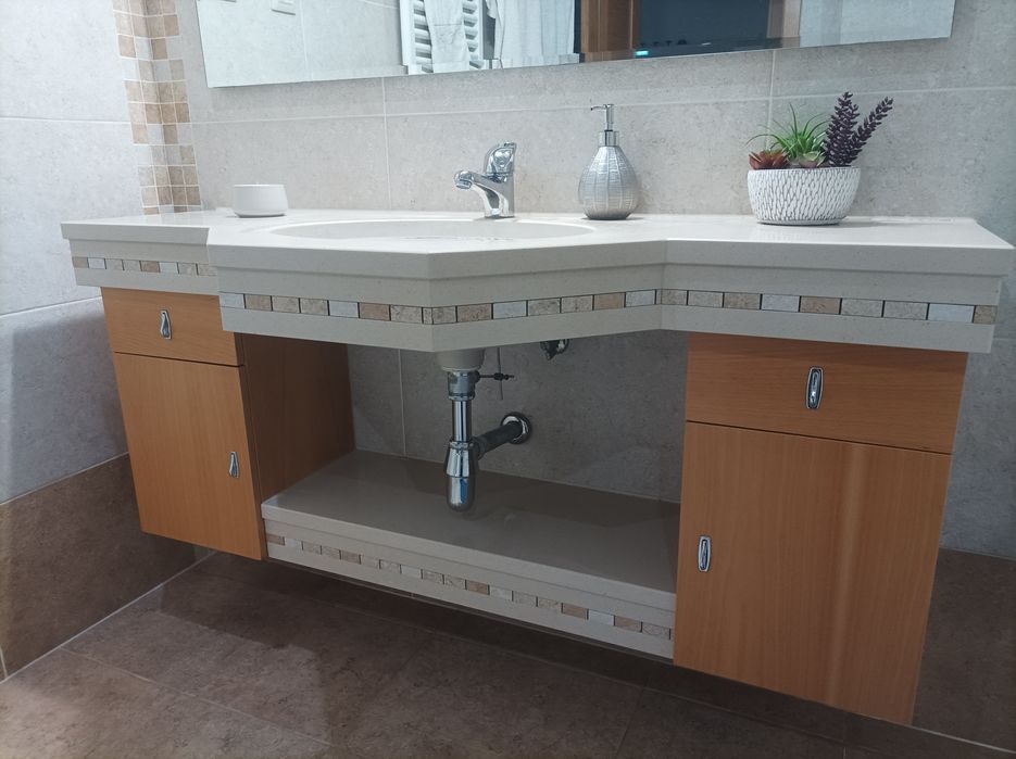 Móvel WC suspenso em Cerâmica e MDF