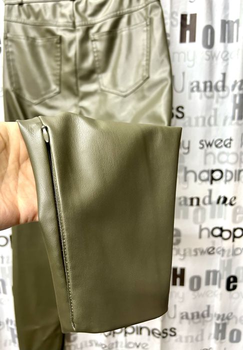 Брюки ZARA эко кожа, мягкие,на высокой талии.