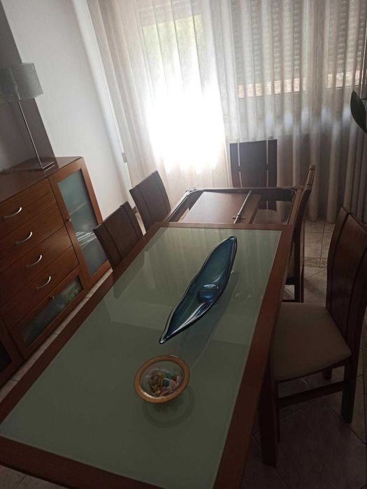Sala de jantar ,muito bom estado.