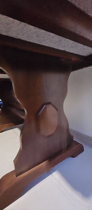 Mesa de madeira e pedra