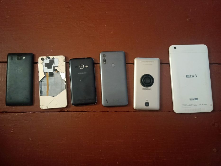 Телефони на запчастини