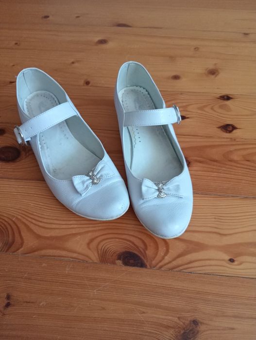 Buty na obcasie białe skórkowe
