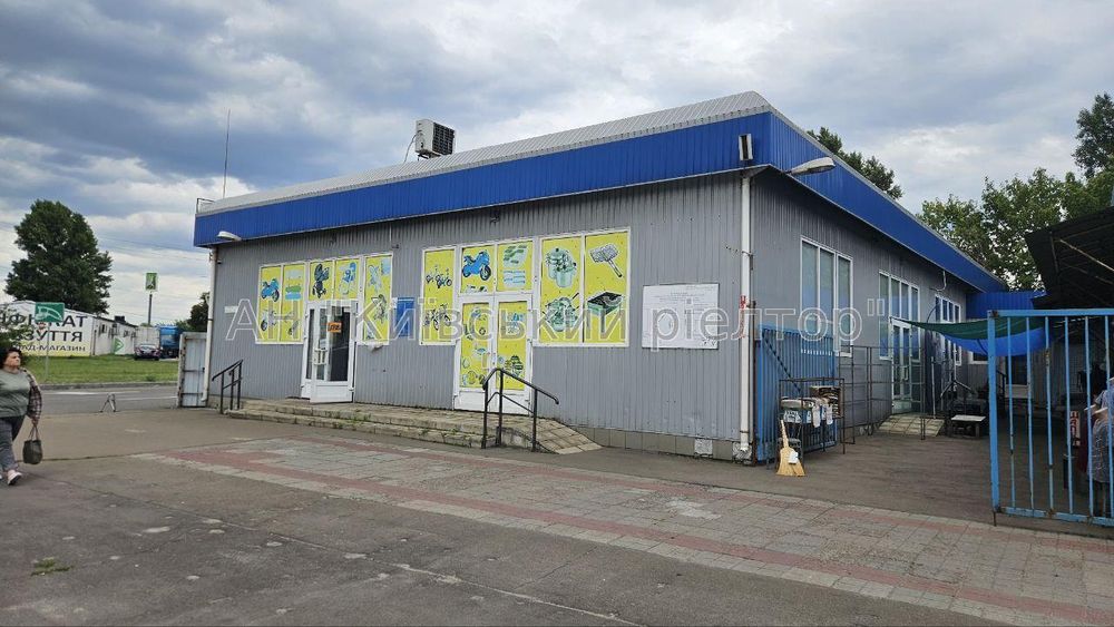 Продаж торгівельного приміщення 460 кв.м, пр-т .Шухевича 30