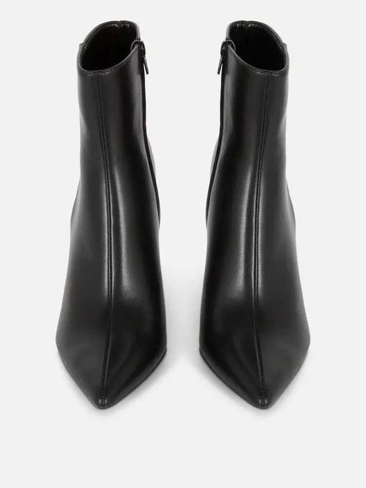 Botins pretos muito elegantes