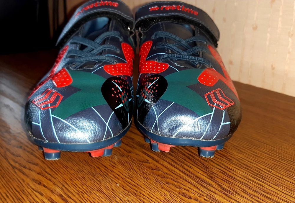 Бутси в чудовому стані 35 р