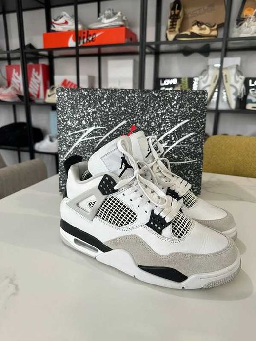 Jordan 4 Retro Military Black R.43