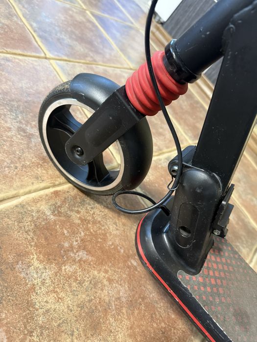 Дитячий електросамокат