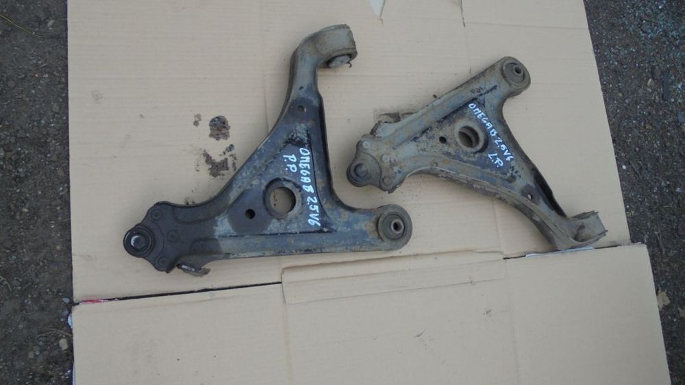 WAHACZ PRAWY LEWY PRZOD OMEGA B 2.5 V6