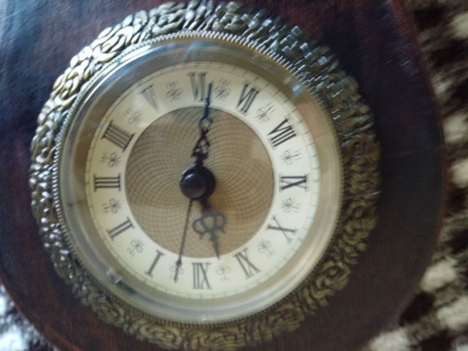 Relógio antigo em madeira com gaveta