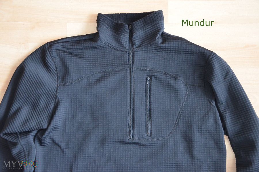 Sweter czarny roz. L