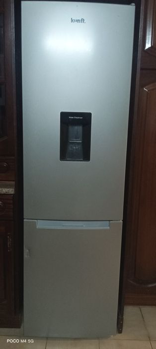 Frigorífico krunft 264lt com 2 com  anos de uso ainda na garan