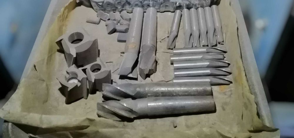 Різці токарні ( пластини, фрезы).