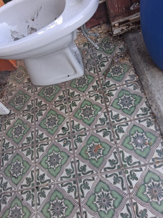 Bidé usado com torneira