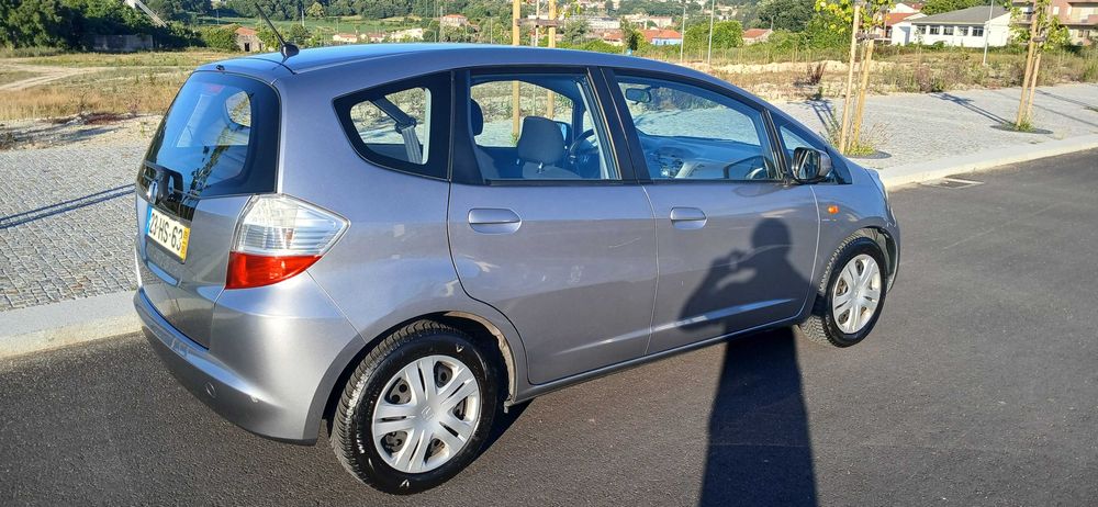 Honda Jazz - Excelente estado (carro de Garagem) 94 mil km — photo 2
