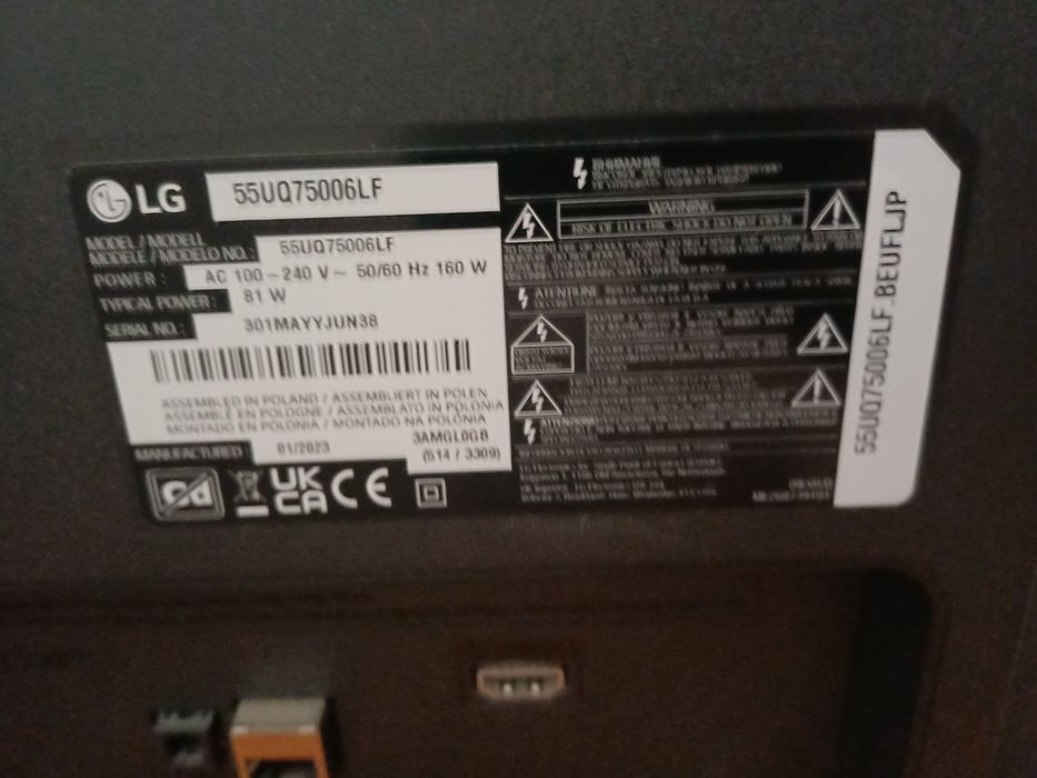 TV LG 55UQ75006LF (LED - 55'' - 140 cm - 4K Ultra HD - Smart TV) ecran partido