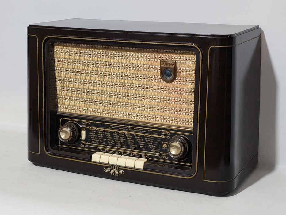 Rádio antigo reparado Grundig