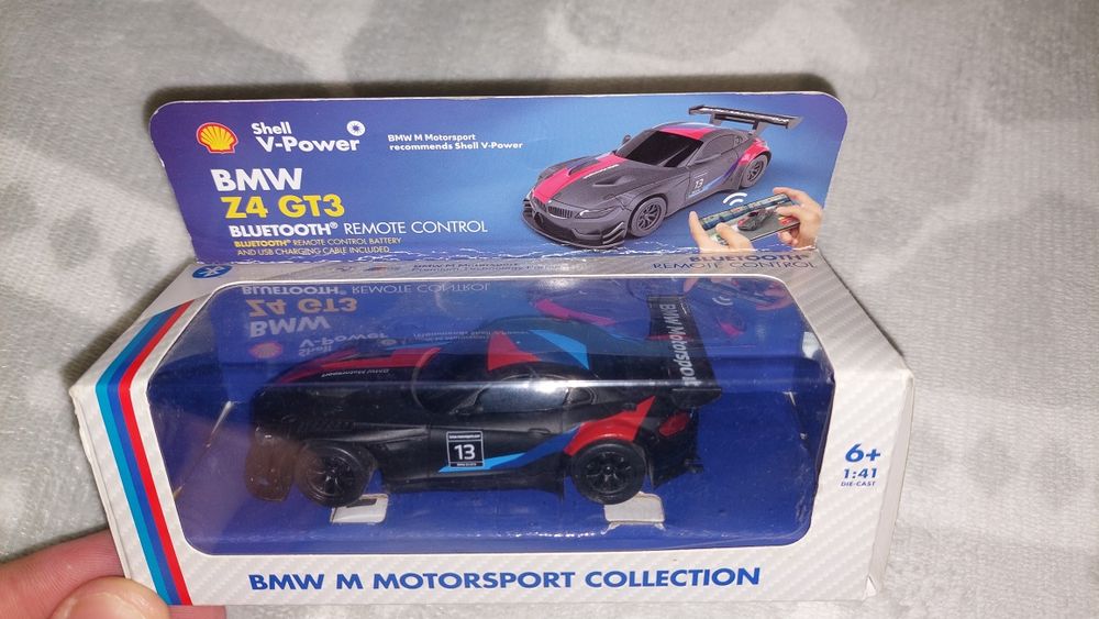 игрушечная модель автомобиля BMW Z4 GT3