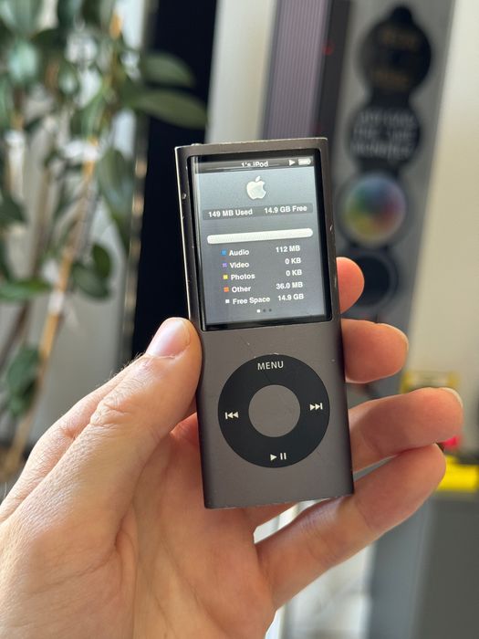 Apple iPod Nano 4th Gen 16GB MP3 плеєр 64