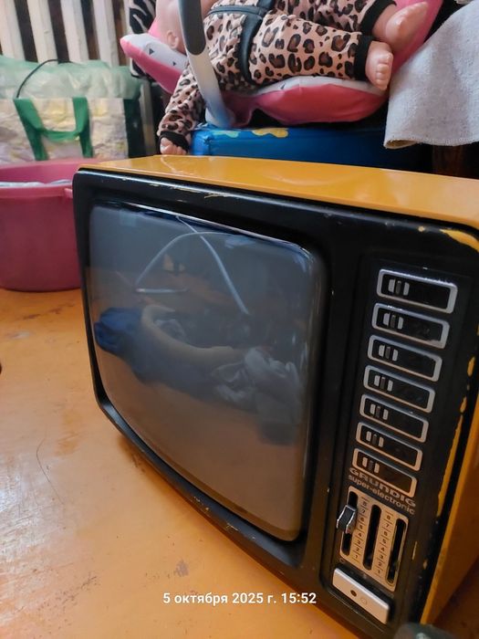 продам маленький телевизор  GRUNDIG super-electronic