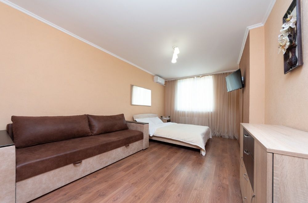 Подобово. Квартира. Вид на озеро. Новобуд. Метро Позняки, Харківська