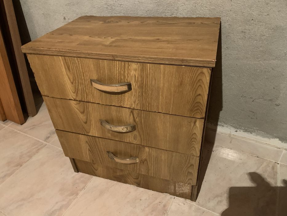 Mesa de cabeceira / Mesa redonda / Mesas retangulares de enfeito