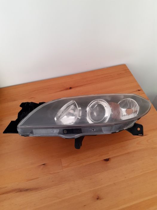 Faróis Ópticas Mazda 3 sedan 2008