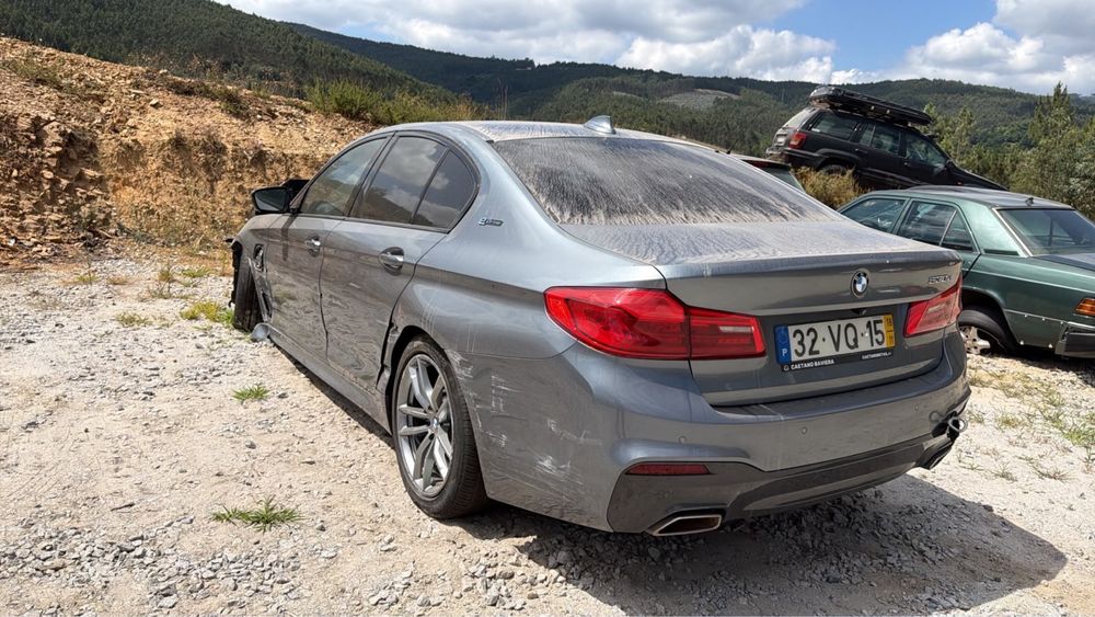 BMW 530e (acidentado)