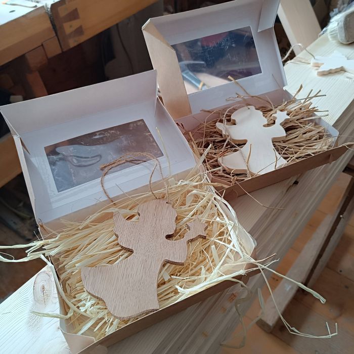 Zestaw drewnianych ozdób światecznych