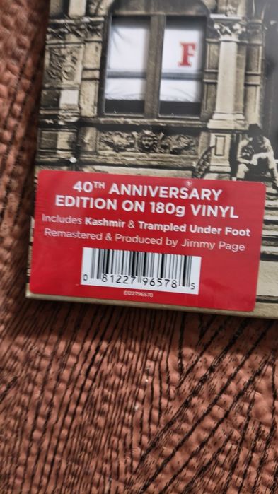 Led Zeppelin Graffiti 2lps 40th aniversary 

The Clash London Calling