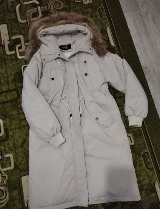 Пуховик-парка жіноча.