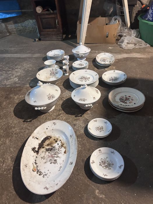 Antique ceramic tableware427809798819696642