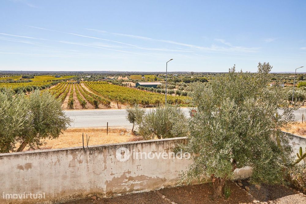 Andar de moradia T2 totalmente remodelado, em Reguengos de Monsaraz