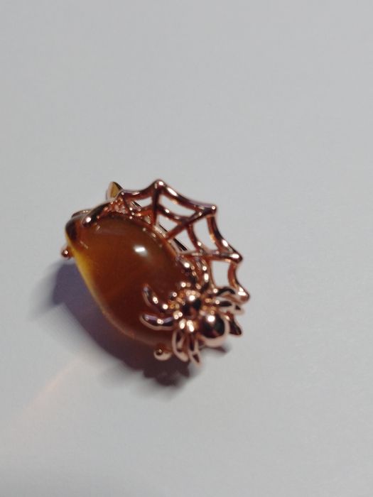 Продам сережки з бурштином