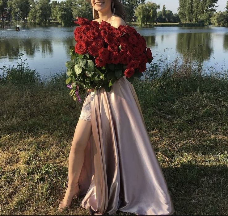 Вечірня сукня рожевого пудрового кольору