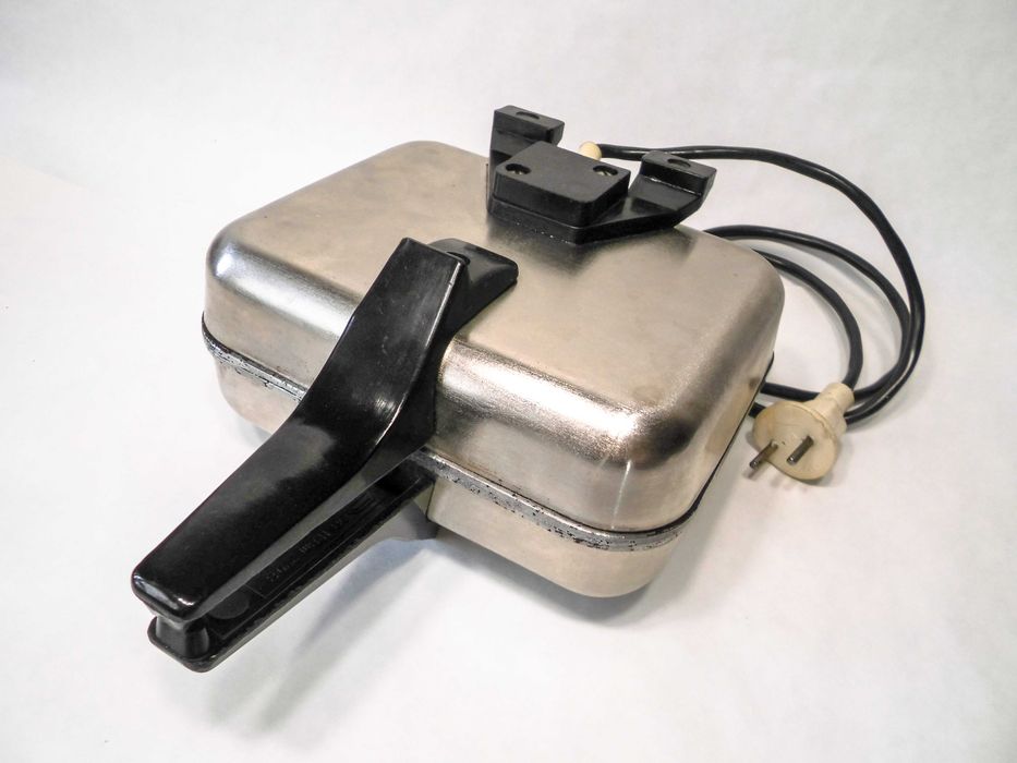 Электровафельница Ласунка ЕВ-1220