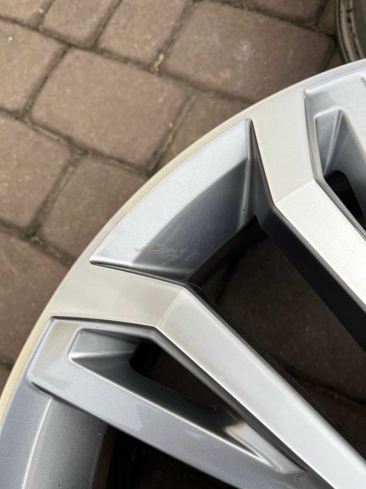 Oryginalne alufelgi Vw 5x112 18 cali Bicolor T-Roc Passat Ateca