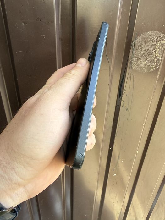 На деталі Xiaomi Redmi Note 14 4G 24117rn76e