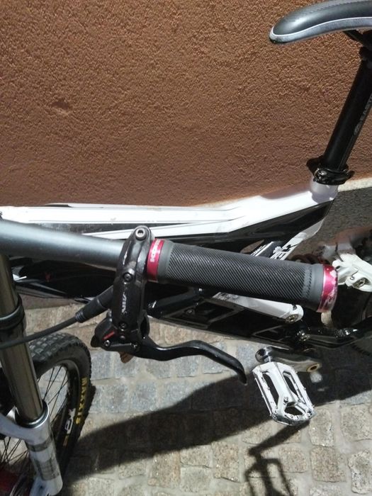 Bicicleta de downhill PROFISSIONAL