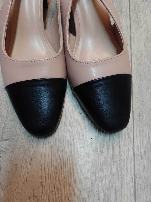 (40) Beżowo - Czarne czółenka wieczorowe z odkrytą piętą, NOWE