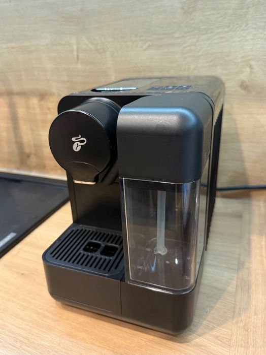 Ekspres kapsułkowy Tchibo CAFISSIMO MILK 1,2L czarny