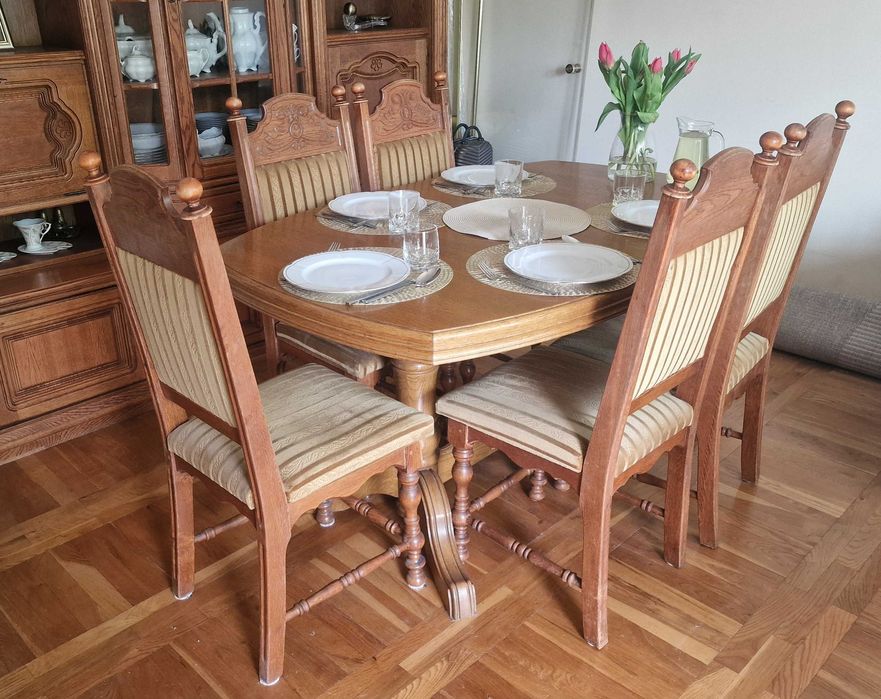 Rozkładany stół (1.5m - 3m) i 6 krzeseł – Bydgoskie Meble, lity dąb, stan bdb