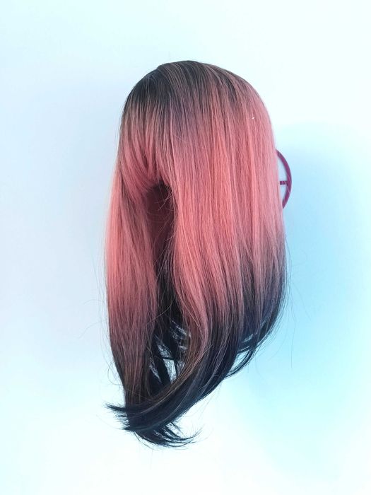Peruka ombre gradient czerń-róż-czerń prosta z grzywką