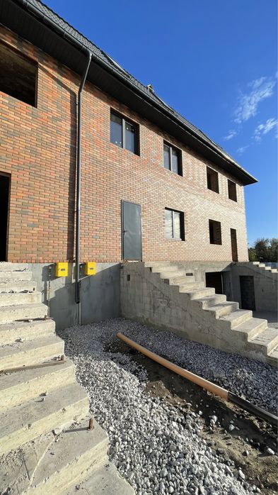 Продам таунхаус в самому Парку Перемоги