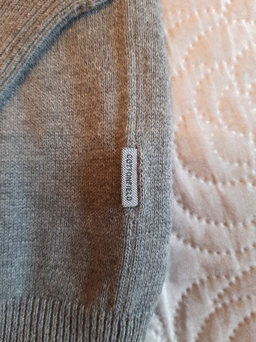 Sweter w serek szary Cottonfield