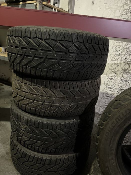 Покришкі 225/40 R18 в хорошому стані