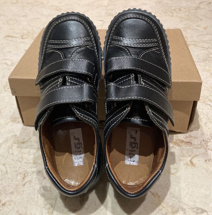 Sapatos criança NOVOS Tamanho: 33