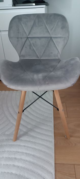 Krzesła do biurka , toaletki